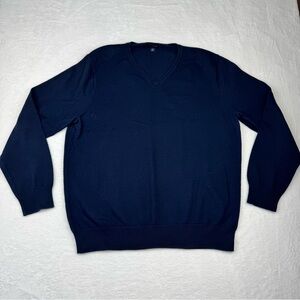 J. Crew 100% cotton men’s lightweight V-neck sweater. Navy blue. Size L.